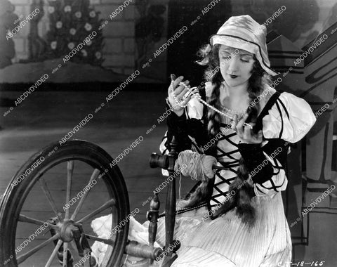 crp-06338 1924 photo Constance Talmadge at spinning loom b silent film The Goldfish crp-06338