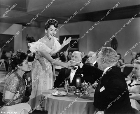 crp-06423 1946 Jinx Falkenburg greeting the guests film Talk About a Lady crp-06423