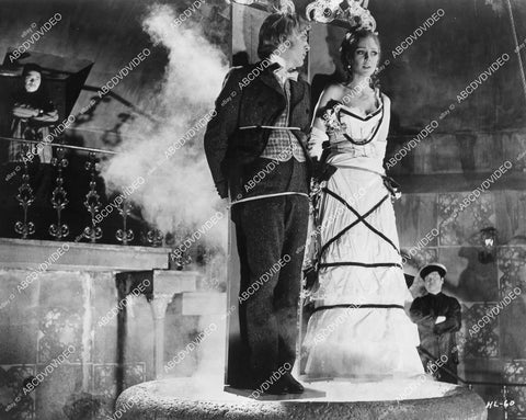 crp-00642 1969 David Hemmings Joanna Pettet about to be dipped in wax film The Best House in London crp-00642