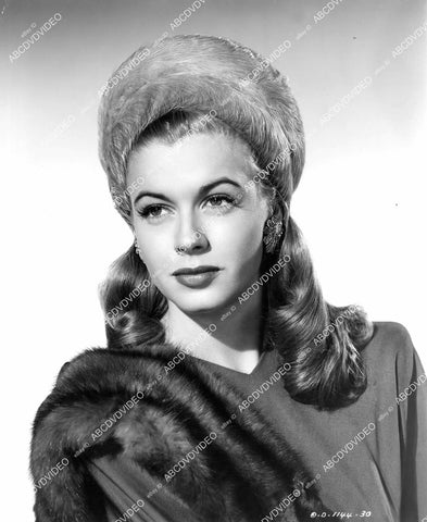 crp-06588 1947 fashionable Nancy Saunders portrait film When a Girl's Beautiful crp-06588