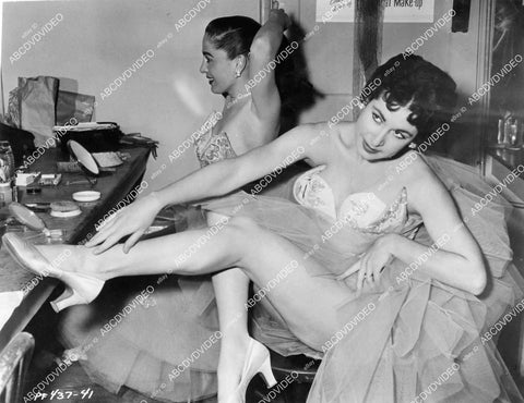 crp-06717 1955 Barbara Whiting in chorus girl dressing room film Paris Follies of 1956 crp-06717