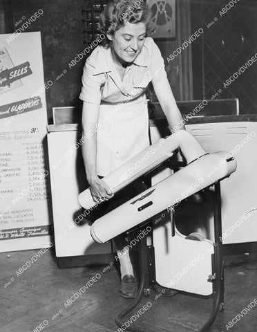crp-00714 1945 demonstration new Thor Automatic GladIron Electric Household Corp crp-00714