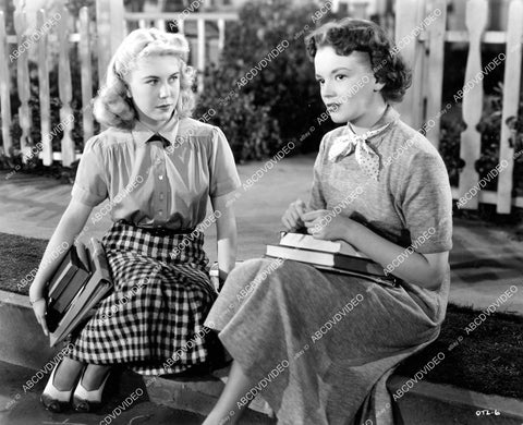 crp-07197 1951 Constance Hilton, Joan Evans film On the Loose crp-07197