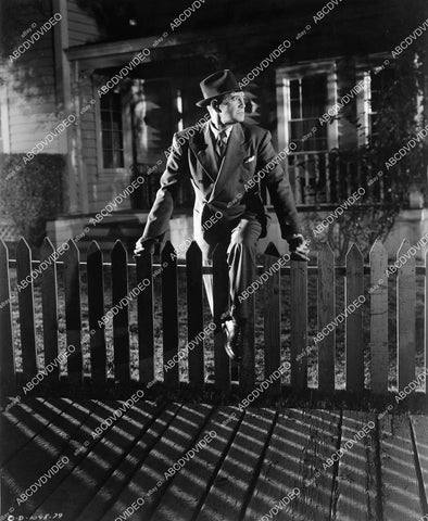 crp-07206 1946 Richard Dix hopping the fence Whistler film Mysterious Intruder crp-07206
