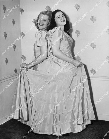 crp-00725 1942 Star Loses 133 Pounds Wynn Murray Broadway Musical Revue w friend Gerry Lester crp-00725