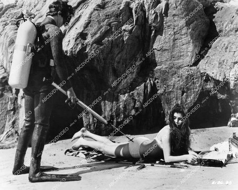 crp-07281 1973 Johnny Crawford in scuba gear pokes Victoria Principal in butt film The Naked Ape crp-07281