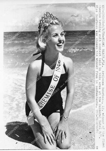 crp-00743 1958 Ardienee Bourbeau winner first Miss Chemise bathing suit contest Miami Beach Fla crp-00743