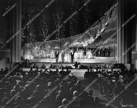 crp-07741 1938 long shot entire cast on stage big musical number film Everybody Sing crp-07741