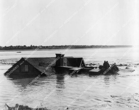 crp-08049 1924 people trapped by flood silent film The Galloping Fish crp-08049