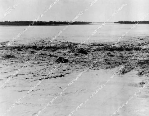 crp-08092 1924 people trapped by flood silent film The Galloping Fish crp-08092