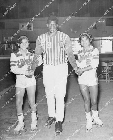 crp-00816 1960's boxer Buster Mathis w roller derby LA Thunderbirds Bette Stone and Carmen Thompson crp-00816