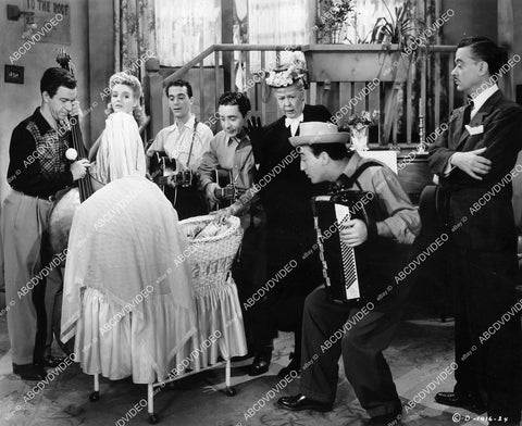 crp-08170 1943 Kathleen Howard & music group The Vagabonds film Swing Out the Blues crp-08170