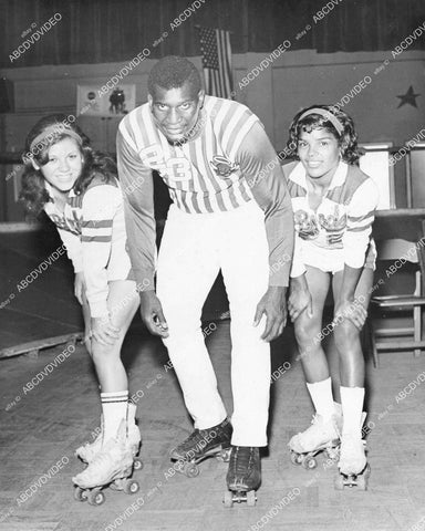crp-00818 1960's boxer Buster Mathis w roller derby LA Thunderbirds Bette Stone and Carmen Thompson crp-00818