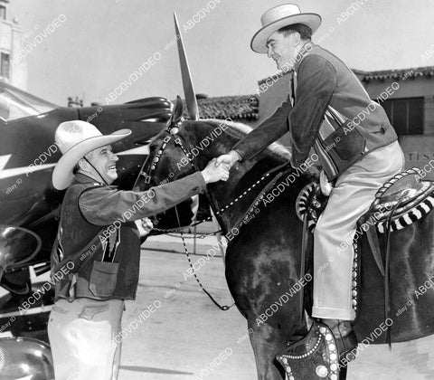 crp-08201 1939 Ray E Hickock Manufacturing Co meet Los Angeles Sheriff Eugene Biscailuz Los Rancheros Santa barbara Ride crp-08201