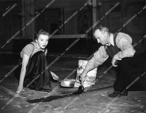 crp-08229 1936 Ida Lupino watches Benager NuDyke paint synthetic "Silent Ice" for film One Rainy Afternoon crp-08229