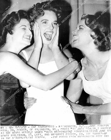 crp-08245 1957 beauty contest winner Miss Washington June Roberta Cook w Honey Applebaum, Margaret Foster crp-08245