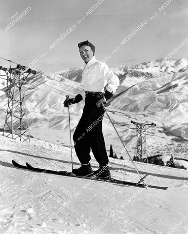 crp-08258 1951 Ella Raines goes snow skiing in Sun Valley Idaho Mount Baldy crp-08258