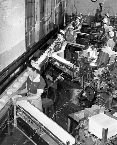 crp-08266 1943 business & industry Margarine butter being produced on assembly line crp-08266