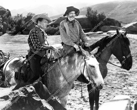 crp-08334 1940's Gabby Hayes on horseback unknown western film crp-08334