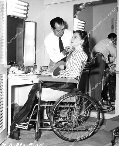 crp-08757 1948 candid Susan Peters, makeup man film The Sign of the Ram crp-08757