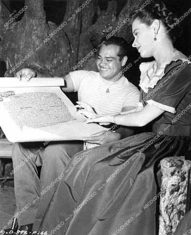 crp-08758 1948 Susan Peters gets Paralyzed Veterans Association Award on set film The Sign of the Ram crp-08758