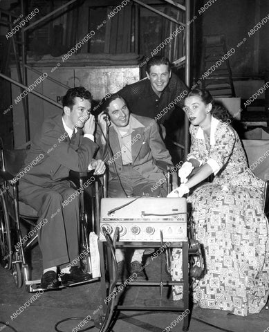 crp-08765 1948 candid Bob Cummings, Jean Peters on set film The Sign of the Ram crp-08765