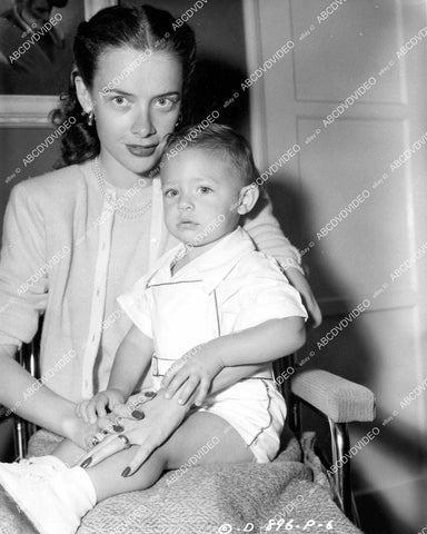 crp-08774 1948 Jean Peters w son Timothy Quine film The Sign of the Ram crp-08774