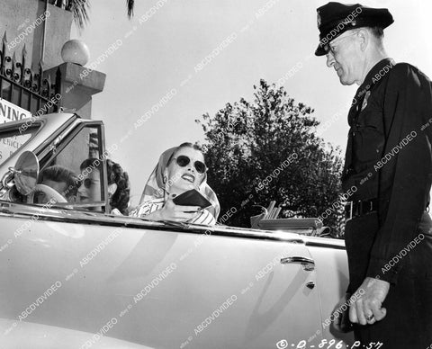 crp-08783 1948 Jean Peters arrives at Columbia Studios gates film The Sign of the Ram crp-08783