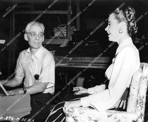 crp-08796 1948 Jean Peters w propman Stanley Dunn on set film The Sign of the Ram crp-08796