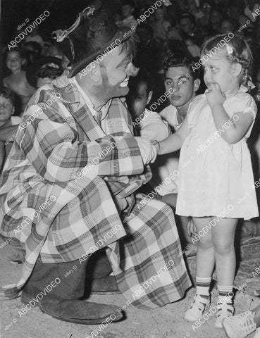 crp-00881 1941 Banker Vacations as Clown for Circus G Wylie Overly Ringling Brothers w Lorraine Chapman crp-00881