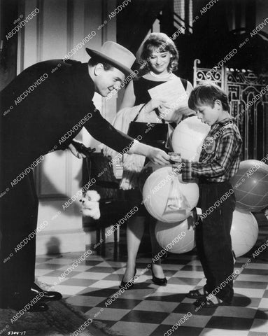 crp-08829 1963 Karl Malden, Lois Nettleton, Alain Morat film Come Fly with Me crp-08829