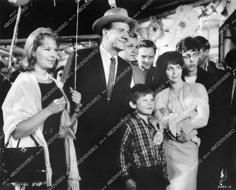 crp-08872 1963 Karl Malden, Lois Nettleton, Alain Morat film Come Fly with Me crp-08872