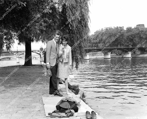 crp-08878 1963 Hugh O'Brian, Dawn Addams film Come Fly with Me crp-08878