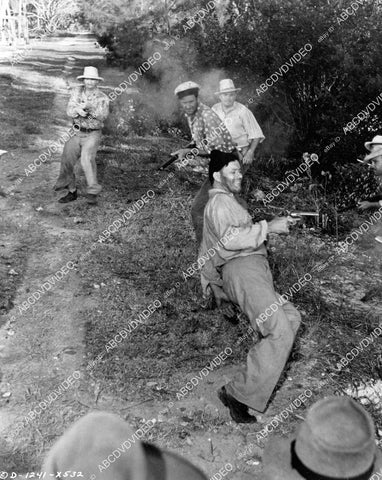 crp-09252 1951 bad guy shootout sequence film The Barefoot Mailman crp-09252