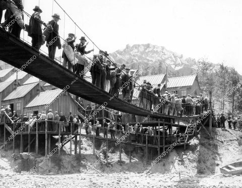 crp-09574 1928 extras or workers cast call Frank Borzage silent film The River crp-09574