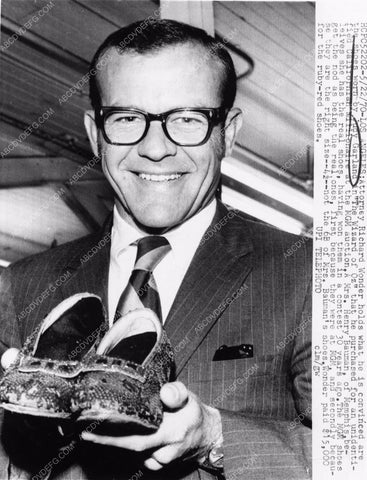 Richard Wonder buys ruby slippers worn Judy Garland Wizard of Oz woo810-12